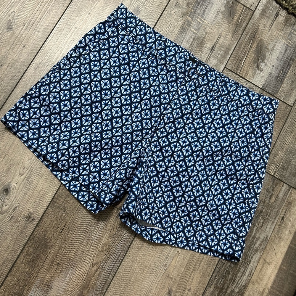 Banana Republic size 6 Chino Shorts Geometric pattern Shades of Blue